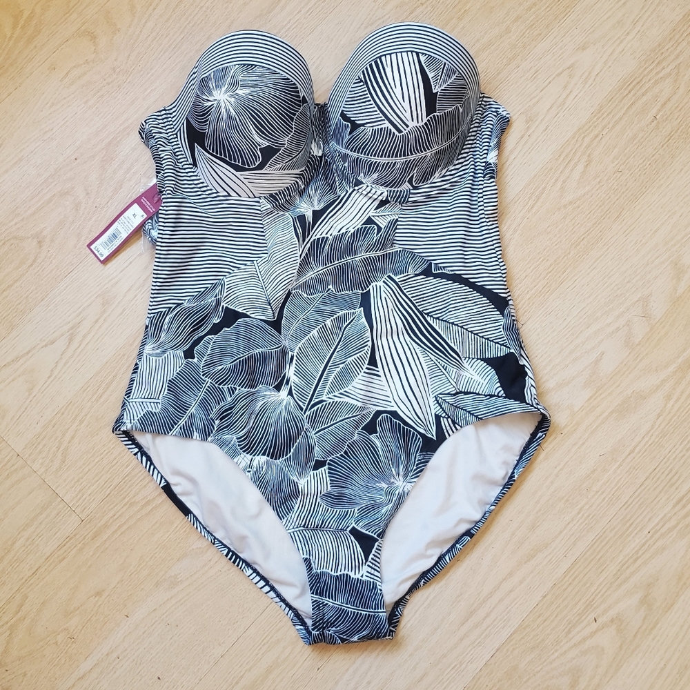 Merona Woman's Size XL One Piece Swimsuit.